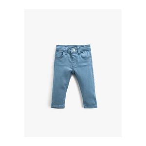 Koton Slim Fit džíny s kapsami, bavlnou a nastavitelným elastickým pasem. obraz