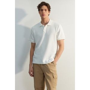 Trendyol White Regular/Regular Fit Short Sleeve Textured Buttoned Polo Neck T-shirt obraz