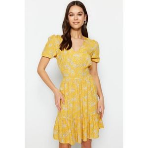 Trendyol žlutý pas otevřený mini květinový vzorovaný tkané šaty obraz