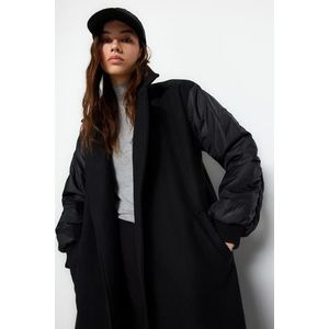 Trendyol Black Sleeve Fabric s detailem Lemovaný dlouhý kabát obraz
