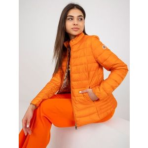 Oranžová prošívaná bunda bez kapuce obraz