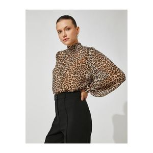 Koton halenka s leopardím vzorem a vysokým límcem obraz