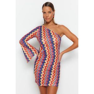 Trendyol geometrické vzorované vypasované mini pletené plážové šaty na jedno rameno obraz