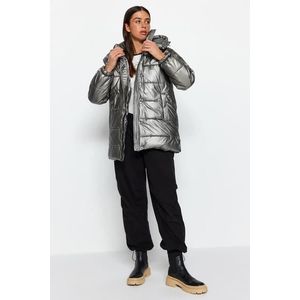 Trendyol Silver Oversized lesklý vodoodpudivý nafukovací kabát s kapucí obraz