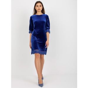Kobaltově modré velurové koktejlové šaty s 3/4 rukávy obraz