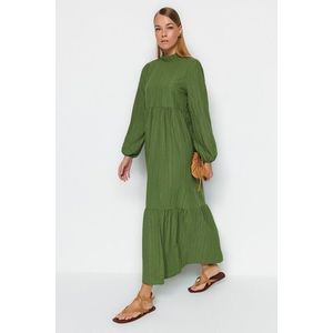 Trendyol zelené tkané šaty s vysokým výstřihem vrásčité široké obraz