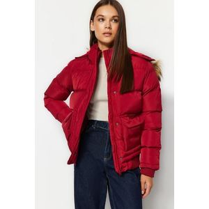 Trendyol Red Fur vodoodpudivý nafukovací kabát s kapucí obraz