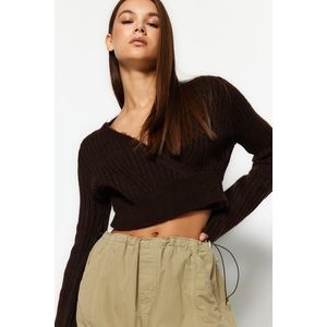 Trendyol Brown Crop Měkký texturovaný dvouřadý pletený svetr obraz