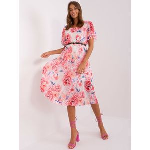 Béžové a růžové rozevláté šaty s květinami obraz