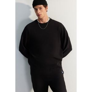 Trendyol Black Oversize/Wide-Fit Limited Edition Textured Label Detail Sweatshirt obraz