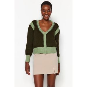 Trendyol zelený měkký texturovaný pletený svetr s barevným blokem obraz