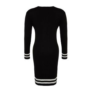 Trendyol Curve Black Stripe Detailní pletené šaty obraz