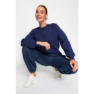 Trendyol Navy Blue Relaxed/Comfortable fit Basic Raglan Sleeve Crew Neck Knitted Sweatshirt obraz