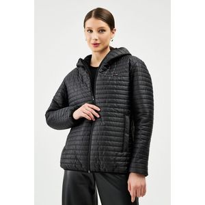 River Club Dámský černý kabát s kapucí s vnitřní podšívkou a větruodolným kabátem. obraz