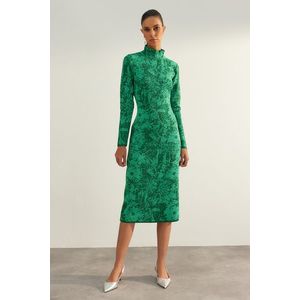 Trendyol Limitovaná edice zelených vypasovaných stříbřitých pletených šatů obraz