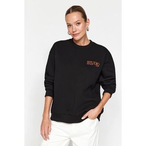 Trendyol Black With Print Detail on the Back, Fleece Inside Regular Fit Knitted Sweatshirt with a slit obraz