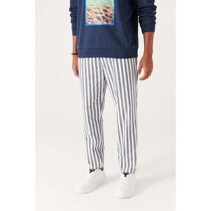 Avva Men's White-Navy Blue Wide Striped Relaxed Fit Pants obraz