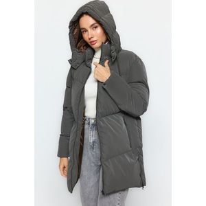 Trendyol Khaki Oversize nepromokavá péřová bunda s kapucí obraz