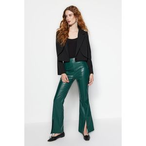 Trendyol Emerald Green Flare Flare Woven Faux Leather Kalhoty s rozparkem obraz