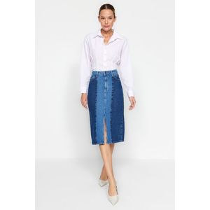 Trendyol modrá midi džínová sukně s barevnými bloky obraz