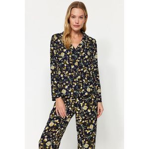 Trendyol černá viskózová pyžama s květinovým vzorem - košile a kalhoty obraz