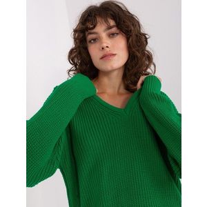 Zelený dámský oversize svetr s výstřihem obraz