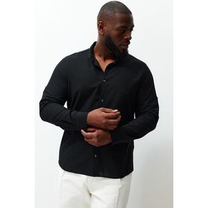 Trendyol Plus Size Černá Košile s Pohodlným Zapínáním a Límcem Regular Fit obraz
