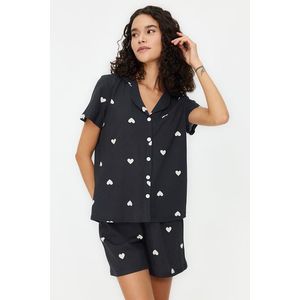 Trendyol Černá 100% bavlněná pyžama se srdcovým vzorem - krátké rukávy a šortky obraz