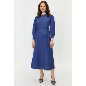 Trendyol Saxe modré šaty s páskem z bavlněné tkaniny s předním dílem obraz
