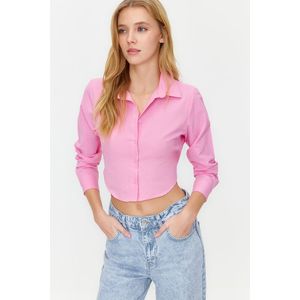 Trendyol růžová crop bavlněná tkaná košile s detaily na zádech obraz