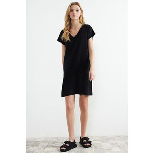 Trendyol Black Crepe/Textured V-Neck Shift/Straight Knitted Mini Dress obraz