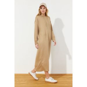 Trendyol Light Brown Kangaroo Pocket Hooded Knitted Sweat Dress obraz