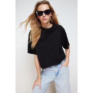 Trendyol Black 100% Cotton Cutout Detailed Relaxed Crop Knitted T-Shirt obraz