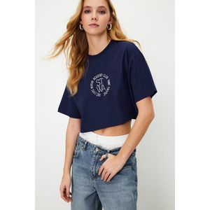 Trendyol Navy Blue 100% Cotton Embroidered Crop Crew Neck Knitted T-Shirt obraz