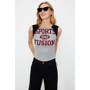 Trendyol Gray Melange Color Block Slogan Printed Fitted/Situated Crop Knitted T-Shirt obraz