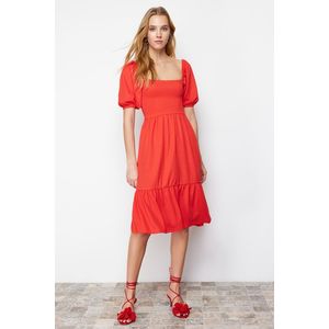 Trendyol Vivid Red Waist Drop/Skater Square Neck Balloon Sleeve Midi Crepe Knit Dress obraz