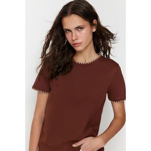 Hnědé 100% bavlněné základní tričko s kulatým výstřihem a kontrastním prošíváním od značky Trendyol obraz