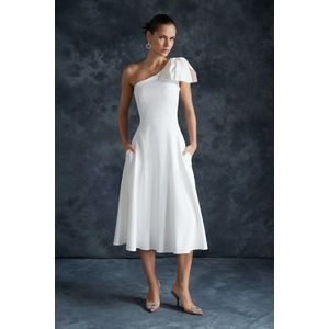 Trendyol Svatební Bílé Šaty s Mašlí Detailními Elegantními Večerními Šaty obraz