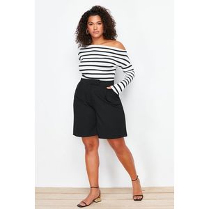 Trendyol Curve Black Pleat Detailed Shorts & Bermuda obraz