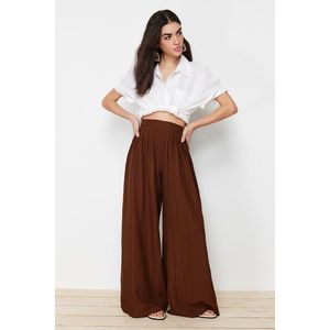 Trendyol Pleat Detail Wide Leg Dark Brown Textured Fabric Woven Trousers obraz
