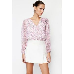 Trendyol Pink Crop Lined Rose Detail Floral Chiffon Woven Blouse obraz