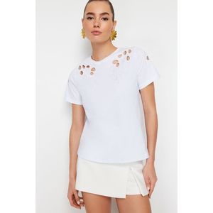 Trendyol White Brode Embroidered Basic/Regular Fit Knitted T-Shirt obraz