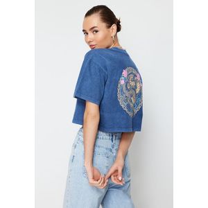 Trendyol Indigo 100% Cotton Faded Effect Back Printed Crop Crew Neck Knitted T-Shirt obraz