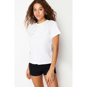Trendyol White Accessory Collar Detailed Regular Knitted T-Shirt obraz
