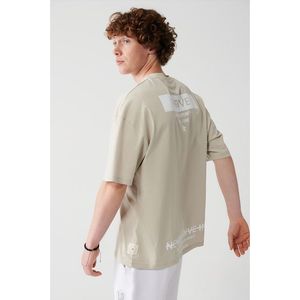 Pánské béžové oversize tričko Avva ze 100% bavlny s potiskem na přední i zadní straně a kulatým výstřihem obraz