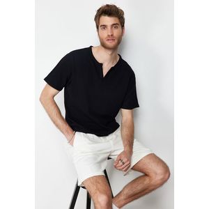 Trendyol Black Regular/Regular Fit Textured Cropped Collar 100% Cotton T-Shirt obraz