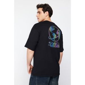 Trendyol Black Oversize/Wide-Fit 100% Cotton Back Galaxy Hologram Printed T-shirt obraz