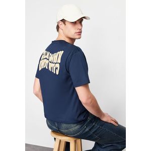 Trendyol Navy Blue Relaxed/Comfortable Fit Raised Text Printed Back 100% Cotton T-shirt obraz