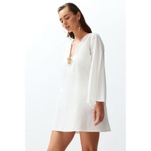 Trendyol bílý mini tkaný plážový šaty ze 100% bavlny s prémiovými doplňky obraz