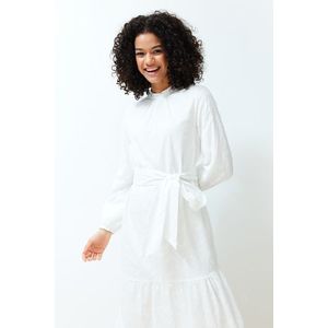 Trendyol White Stand-up Collar Lace Lined Woven Guipure/Brode Dress obraz
